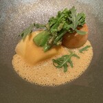 ドゥ・クルール - ホタテのムースと揚げチーズニョッキ　足赤海老のソース