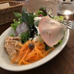 Dish tokyo gastronomy cafe - ミートパイに付いてくるサラダ