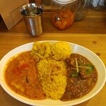 レインボウスパイス - ランチタイムダブルカリー(ポークビンダル＋野菜マサラ)