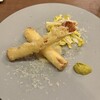 enoteca miyaji - ホワイトアスパラガスフリット　下のチーズソースがおいしい！手前のものは、イタリアンパセリと卵黄のソース。
ピサンリ(遮光たんぽぽと)