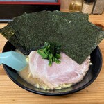 Ramen Yuukiya - ラーメン900円麺硬め。海苔増し120円。