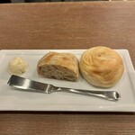enoteca miyaji - パンはハードとソフトの2種　トリュフバターと