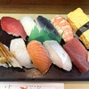 魚萬 - 料理写真:シャリが大きく食べ応えがありました。ランチ握りのお手本のようなお寿司でした。