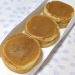 御座候 - 料理写真:御座候・赤あん(110円×3)