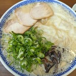 Jun Tonkotsu Musou - 今日は久しぶりにワンタン麺大盛950円❗