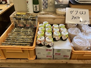 h Sushi Waka - お土産コーナー1