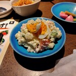 居酒屋 土間土間 - 自家製出来立てポテトサラダ。冷たく、出来立てではない。