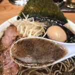 なんつッ亭 - 黒マー油スープ