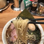 なんつッ亭 - 麺アップ