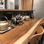 なんつッ亭 - ステキな一枚板？のカウンター席