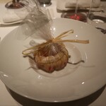 アンティカ オステリア デル ポンテ - ブルターニュ産オマールブルーと北海道産帆立　フルーツトマトソースとフランボワーズのスープ　カルトッチョ仕立て