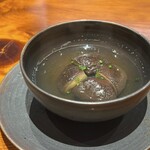 馳走西健一 - 椎茸（銘柄名：玉取、静岡県藤枝産）の椎茸＆魚
            介類のお出汁のお椀