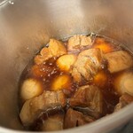 マンノ精肉店 - 国産豚バラブロック　調理中