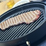 マンノ精肉店 - 国産牛ランプ　ステーキ肉　調理中