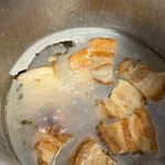 マンノ精肉店 - 国産豚バラブロック　調理中