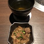 焼肉なかお - チャージ：５５０円（一人あたり、子どもも対象）、さんぴん茶：４２０円