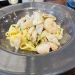 バルハチゴー - シーフードがゴロゴロ✨️コレはエビとキノコのペペロンチーノタリアテッレ♡