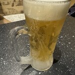 海鮮焼肉 風雅 - キンキンに冷えたグラスに注がれるビール