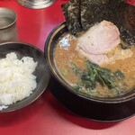 豚骨醤油ラーメン 王道家 - 