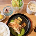 レストランカフェ アンドット - 