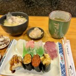 Sushi Zen - 上にぎり（八カン）　1,700円
                        あら汁　300円