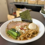 自家製手打ち麺 禿 - 料理写真:にぼ背脂醤油+味玉 ¥1,000+¥150