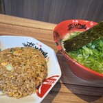 Ramen Zundouya - ニンニク炒飯&ネギラーメン