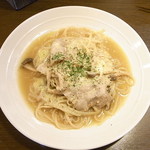 cafe&diner PLUTO - 豚バラ肉とキノコの和風パスタ　単品￥９００　セット￥１０００♪