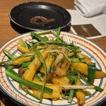 土香る - チデークニイリチー(島人参と葉にんにく　塩豚のチャンプルー)