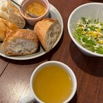 Ra Fontana - 2種のパンとサラダ・スープ