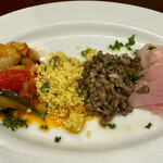 ルラション - ラタトゥーユ、クスクス、レンズ豆、カリフラワーのギリシャ風マリネの前菜盛合わせ❗️