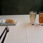 アクアヴィット - ジンジャエールを注文したら最初からアイスティがついてきた！