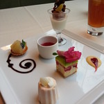 アクアヴィット - プチデザートの盛り合わせ