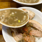 Nakamuraya Souhonzan - 途中、味変で、濃厚そばのスープをかけます　byまみこまみこ