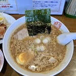 ラーメンだるまや - 1番人気のどろラーメン。