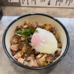 麺屋 豚と鶏と僕 - 炙りチャーシュー丼400円