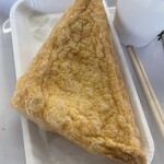 定義とうふ店 - ¥150は安い！プスプス穴をあけて醤油をかけます