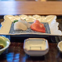 宮坂 - 2024.2 お造り（大間産鮃、銚子産はえ縄漁125kgサイズ本鮪中トロ、昆布醤油、柑橘塩、本わさび）