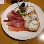 旭川珈琲 カフェ・ドゥ・コリンズ - 生ハム、カナッペ、オリーブ