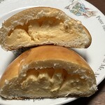 パン工房 ケヤキ - クリームパンの断面