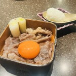 博多小皿鉄板 べっぴんしゃん - 黒毛和牛とネギすき焼き