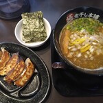 極煮干し本舗 - ランチセット920円(選択煮干し豚骨ラーメン、餃子)アプリクーポンで海苔無料(2024.1.26)