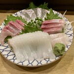 居酒屋勢人 - 刺身盛合せ(ヒラメ、 ヒラス、甲イカ)