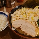 横浜家系ラーメン 武田家 - ネギラーメン（醤油・並）990円