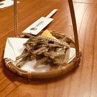 炭焼うな富士 白壁別邸 - うなぎの骨せんべい　880円