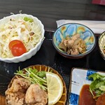 ごはん処 百彩 - 唐揚げ、サラダなど