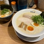 麺 ヒキュウ 六甲道店 - 