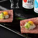 [Confirmed look] 2 pieces of Japanese black beef large-sized Zabuton sandwich Sushi