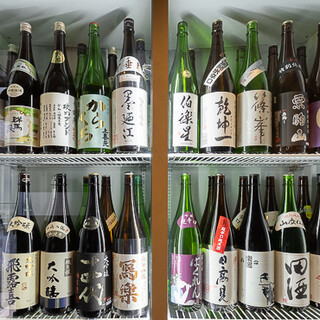 There are about 50 to 60 types of sake available! You can also enjoy it with a drinking comparison set◎