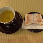 道後温泉別館 飛鳥乃湯泉 - お茶とお菓子